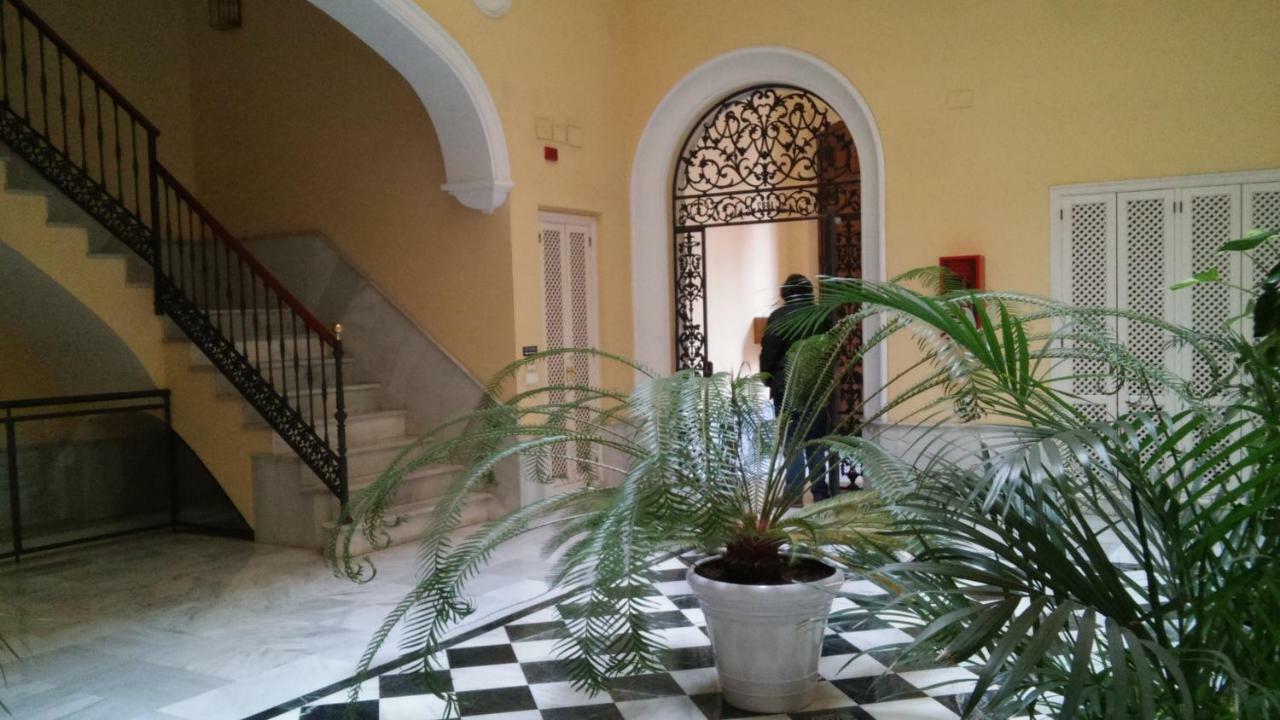 Luxurious 2 Bedroom Flat In A Historic Building إشبيلية المظهر الخارجي الصورة