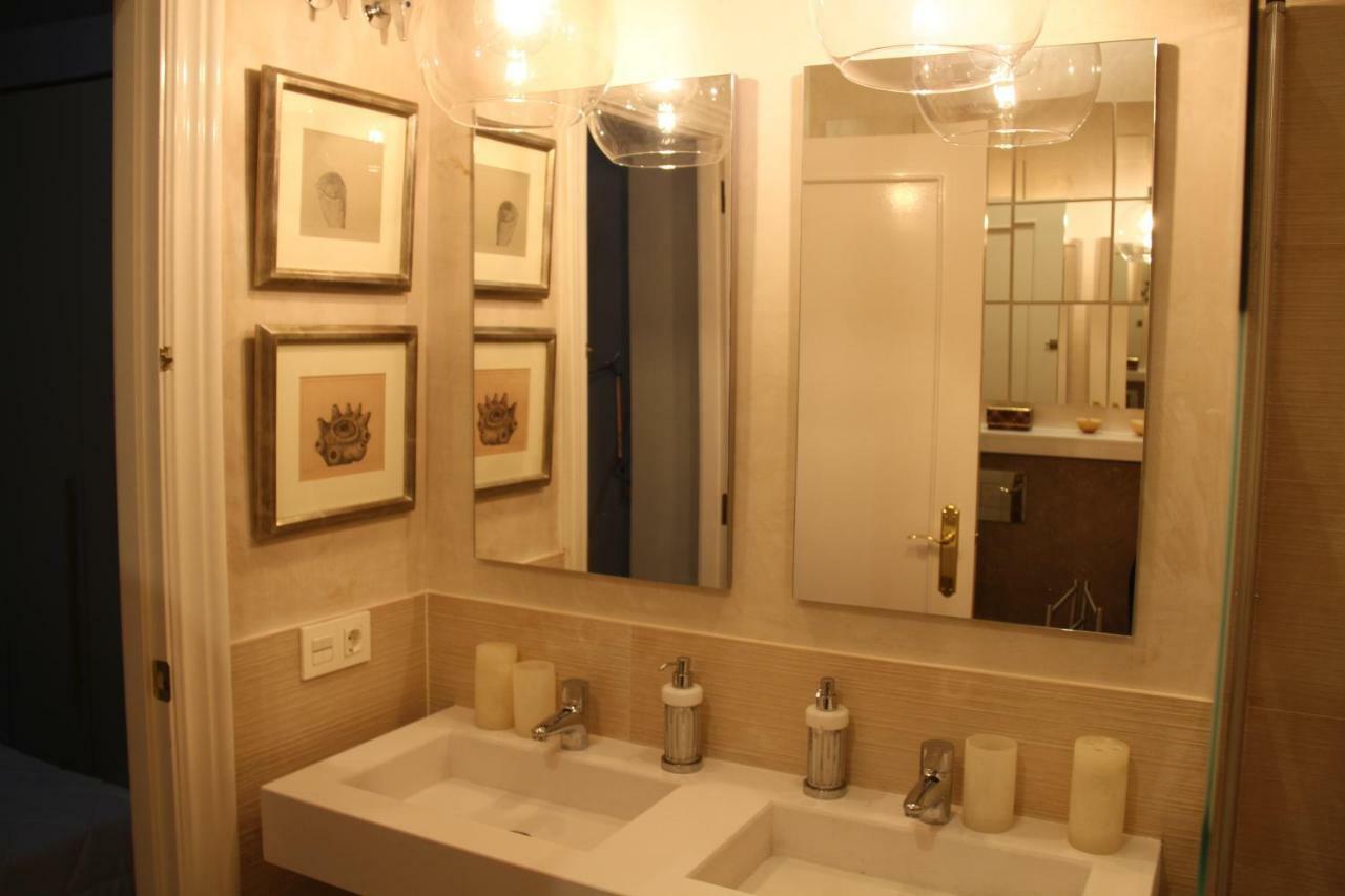 Luxurious 2 Bedroom Flat In A Historic Building إشبيلية المظهر الخارجي الصورة